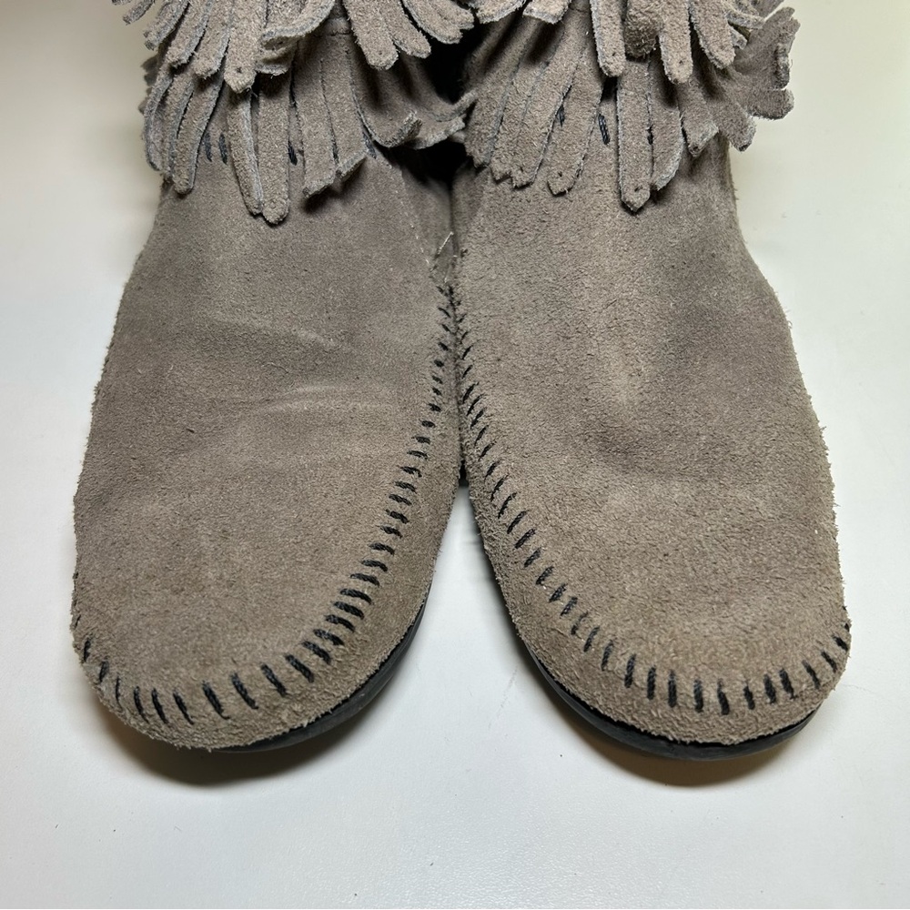 Minnetonka Double Fringe Women’s 9.5 Side Zip Boot Moccasin Taupe Suede 691T - Picture 4 of 16